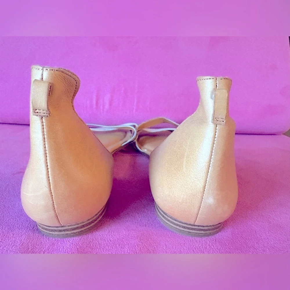 Gianni Bini On Point Flat Leather Sandals White Silver Tan Size 9.5